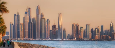 Dubai Marina Skyline: Eine atemberaubende Tagespanorama von Wolkenkratzern und urbaner Eleganz