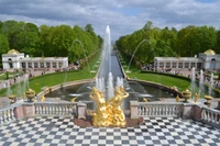 Grande exibição de fontes nos jardins do Palácio de Inverno