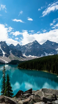 Lago Moraine: Uma joia glacial cercada por picos majestosos no Parque Nacional de Banff