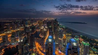 Impresionante horizonte de Dubái al anochecer: Una metrópoli vibrante desde arriba