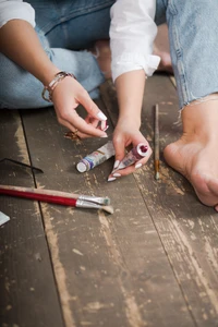 Artistic Selfie: Creative Hands at Work in Los Angeles