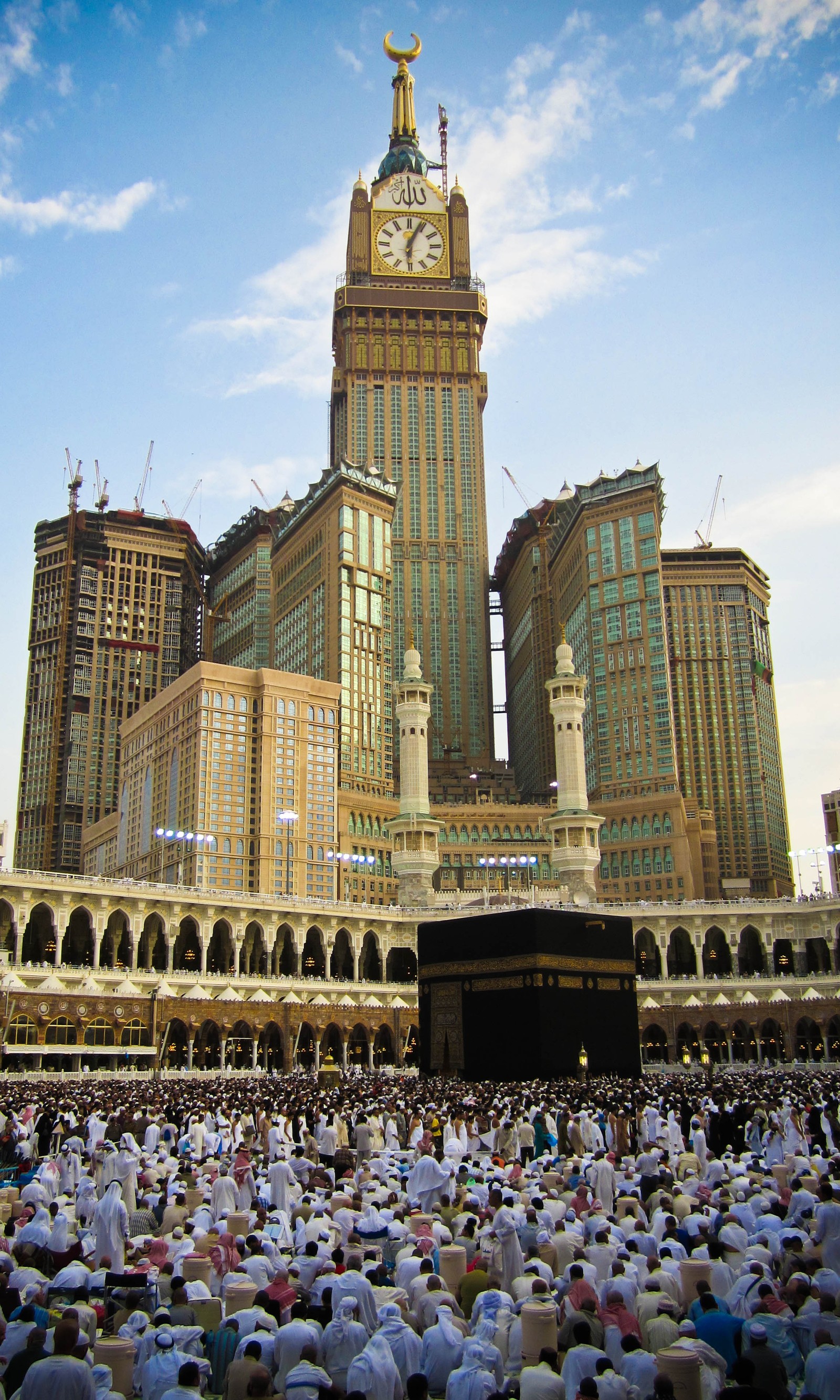 Des araffes en robes blanches sont rassemblés autour de la kaaba. (islam, kabbah, mecque)