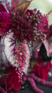 Lebendige rote Blumenarrangement, das den Frühling feiert