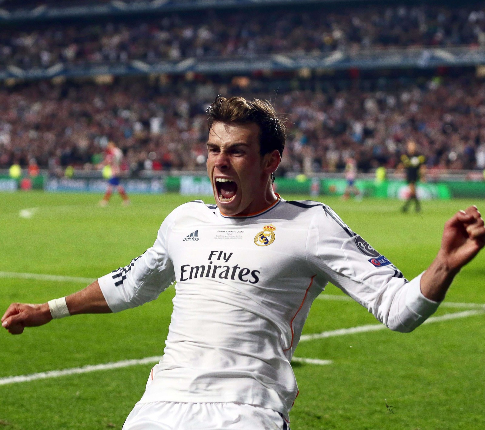 Jogador de futebol araffed comemorando um gol em um estádio (10, bale, real madrid)