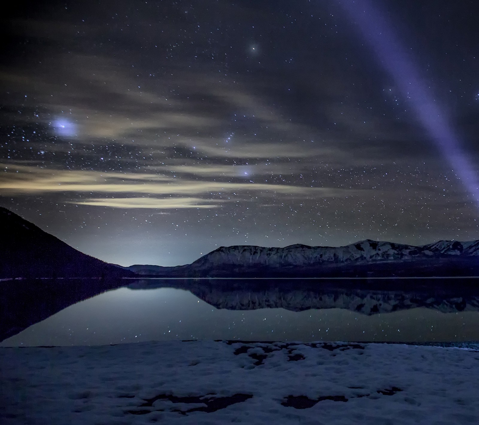 Arafed view of a lake with a bright beam of light in the sky (nature, night, quit, stars)