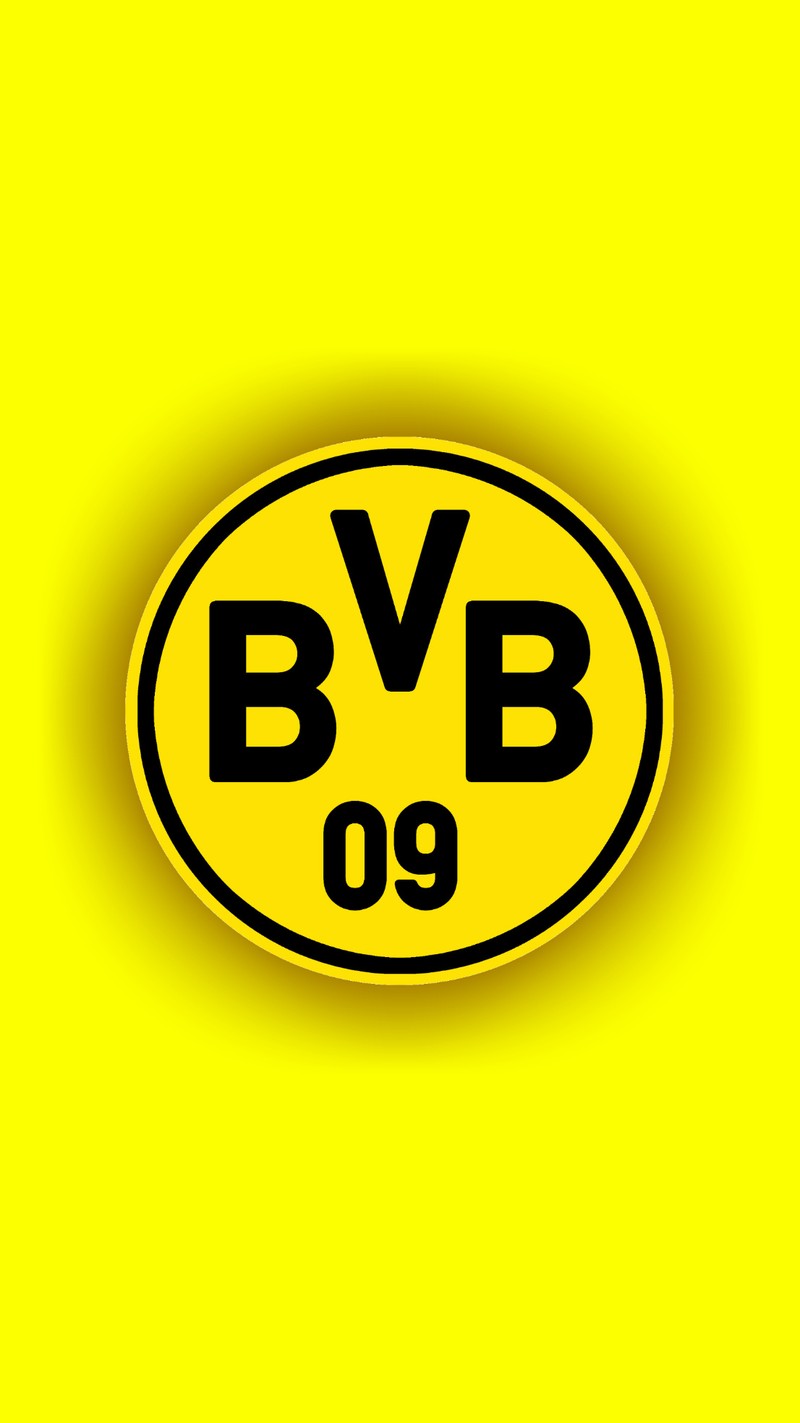 Желтый и черный логотип bvb на желтом фоне (дортмунд, германия)