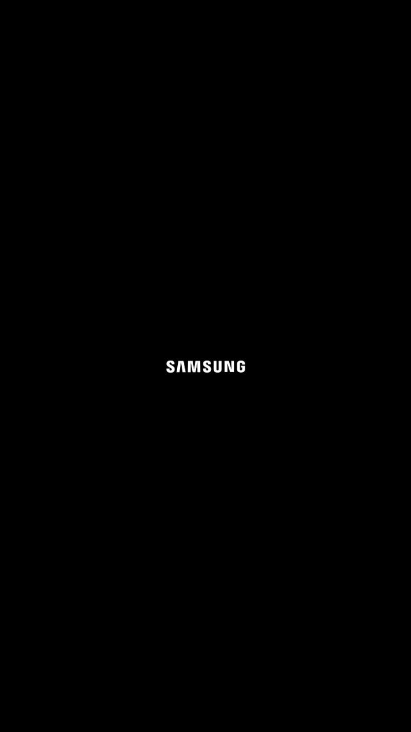 Крупный план черного телефона samsung с белым логотипом samsung (логотип, мобильный, samsung, технологии)