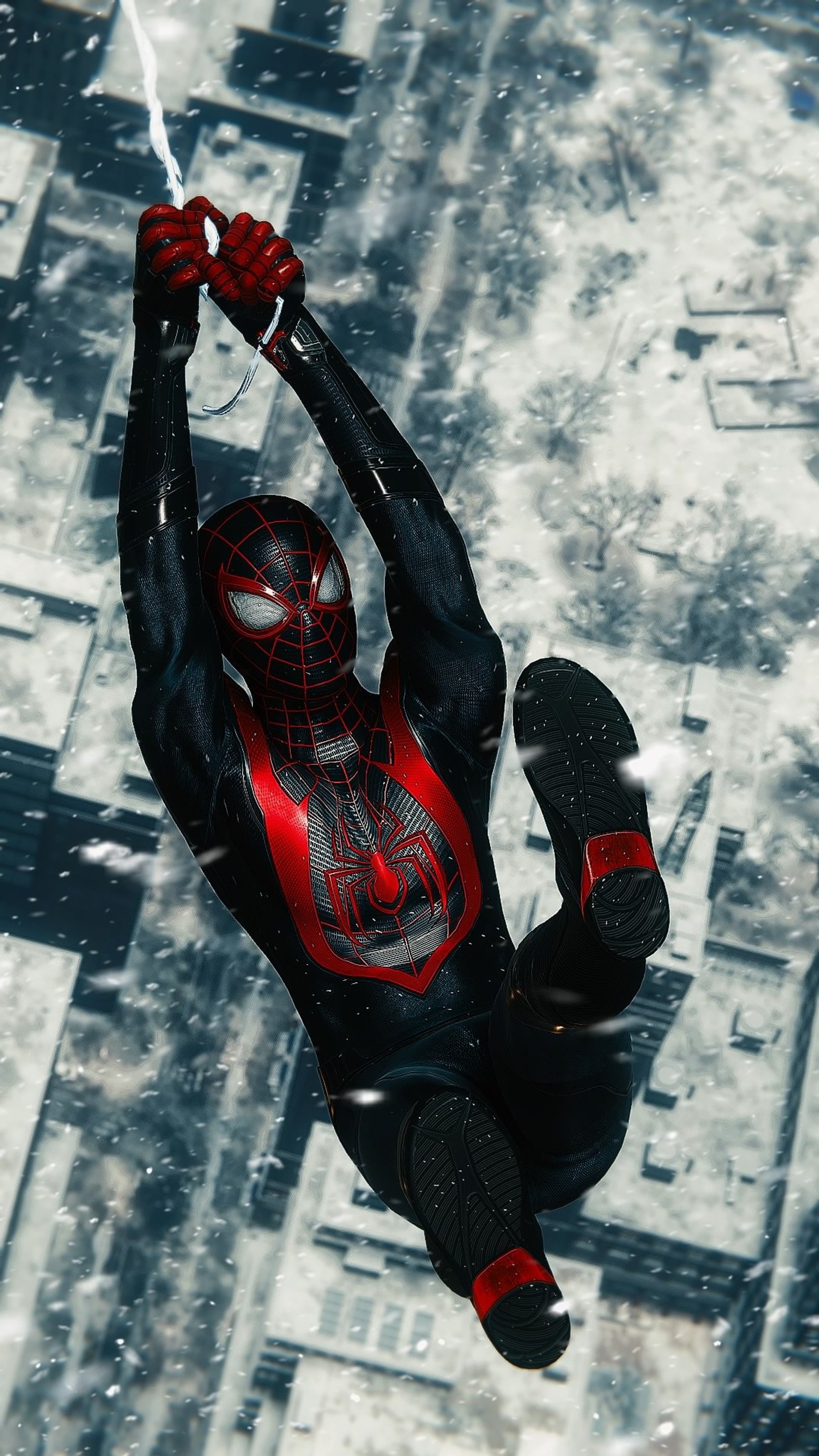 Spider-man dans un costume noir tient un couteau en l'air (spider verse, into the spider verse, marvel, miles morales, peter parker)