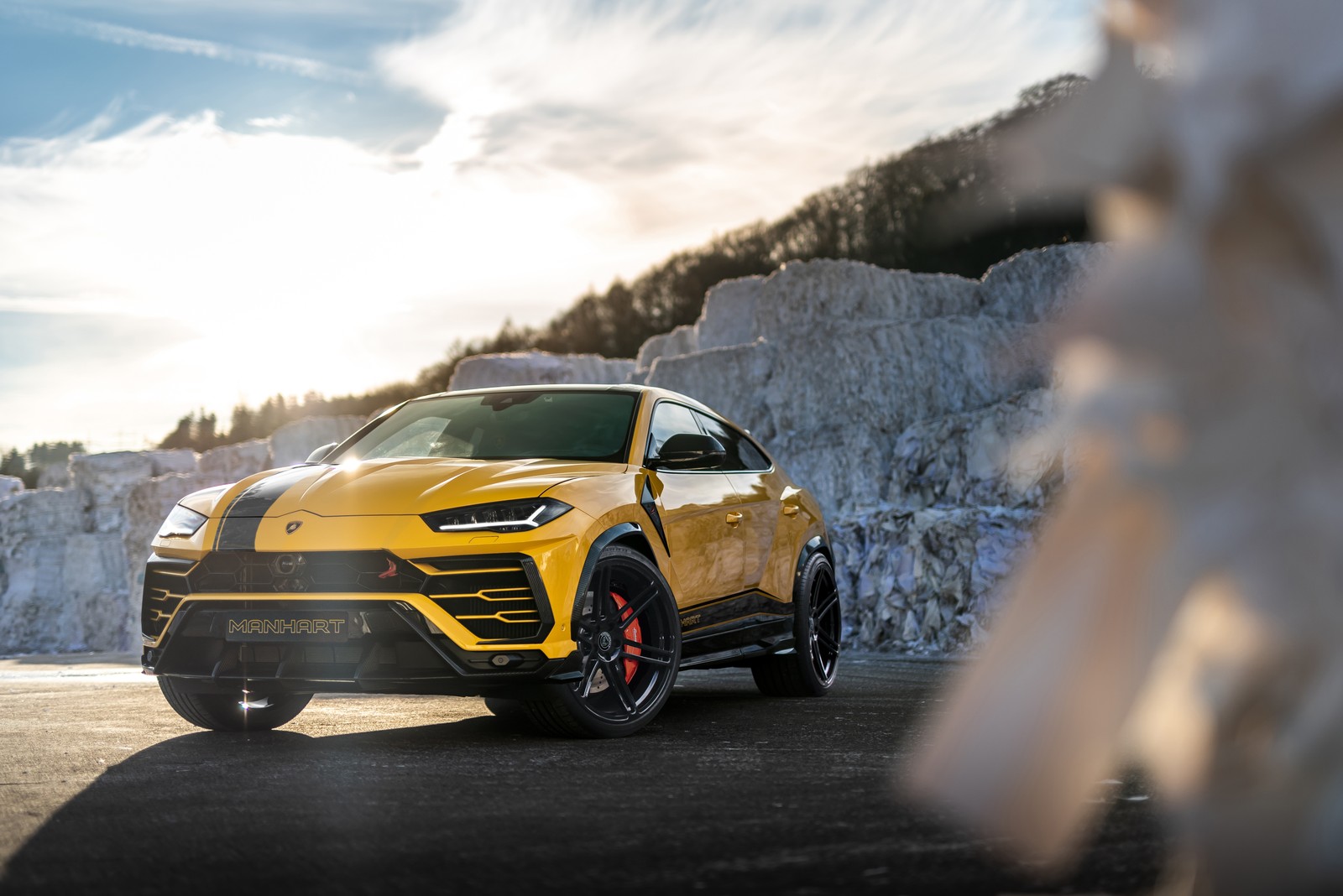 Téléchargez le fond d'écran lamborghini, voiture de sport, pneu, réglage de voiture, ciel