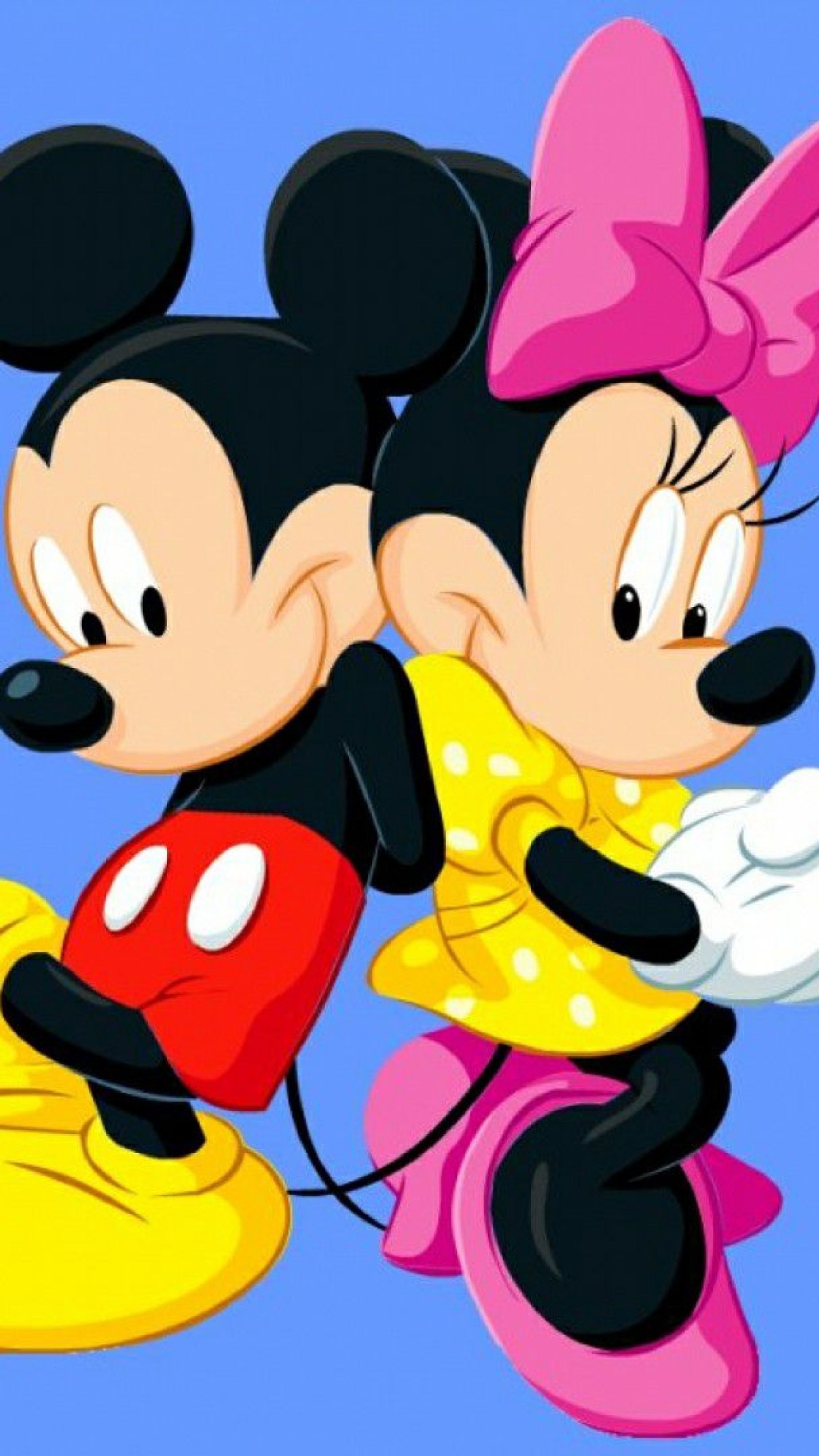 Mickey et minnie s'enlaçant dans les airs (cartoon, animation, dessin, films disney, the walt disney company)