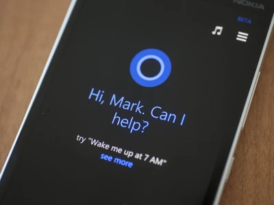 Интерфейс Cortana на смартфоне с персонализированным приветствием.