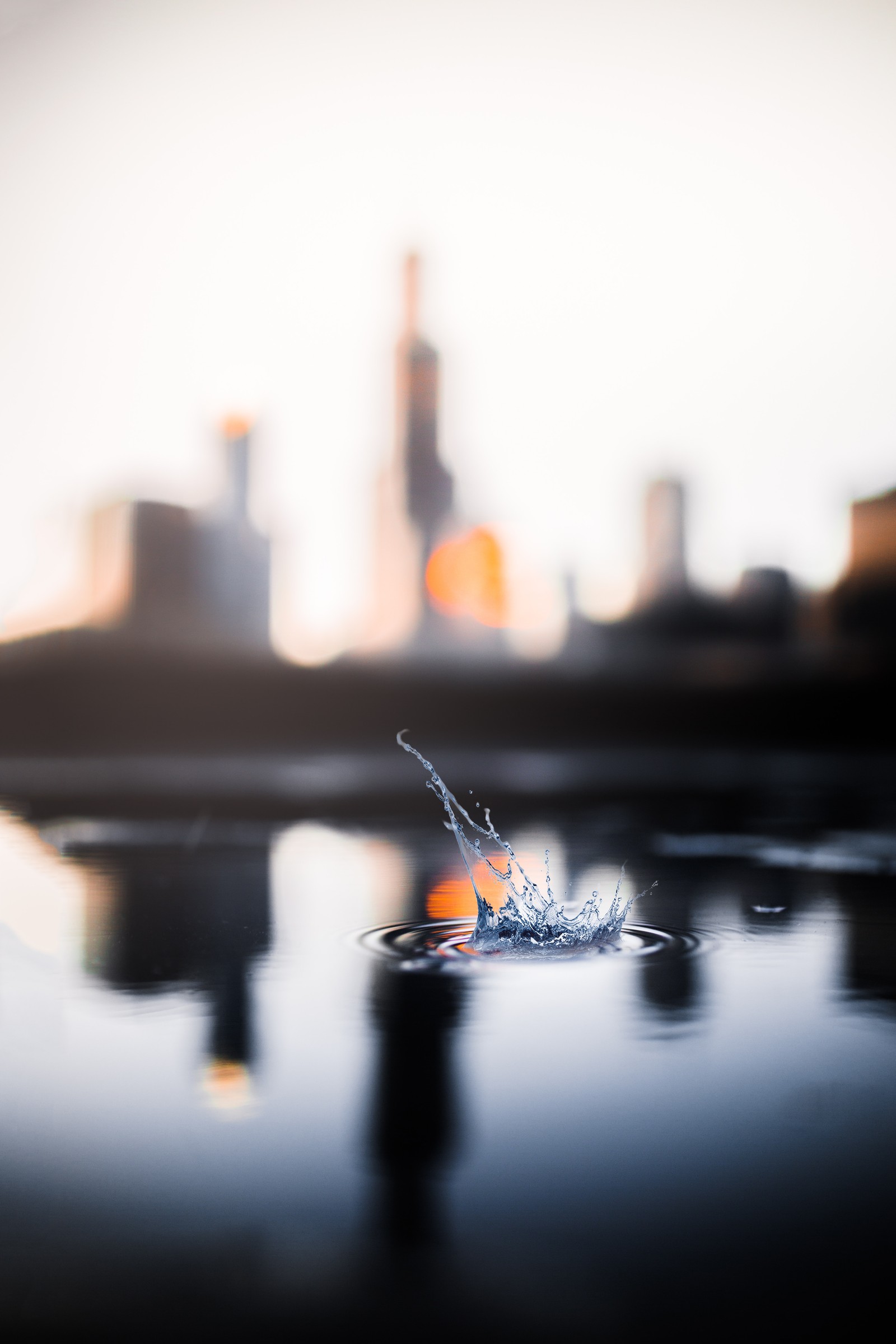 Lade glas, orange, wasser, himmel, stadt Hintergrund herunter