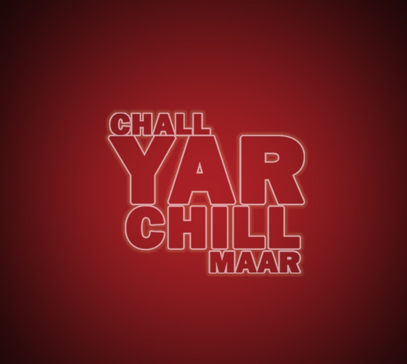 Крупный план красного фона с текстом, который гласит "chal yar chill mar" (жизнь, любовь)