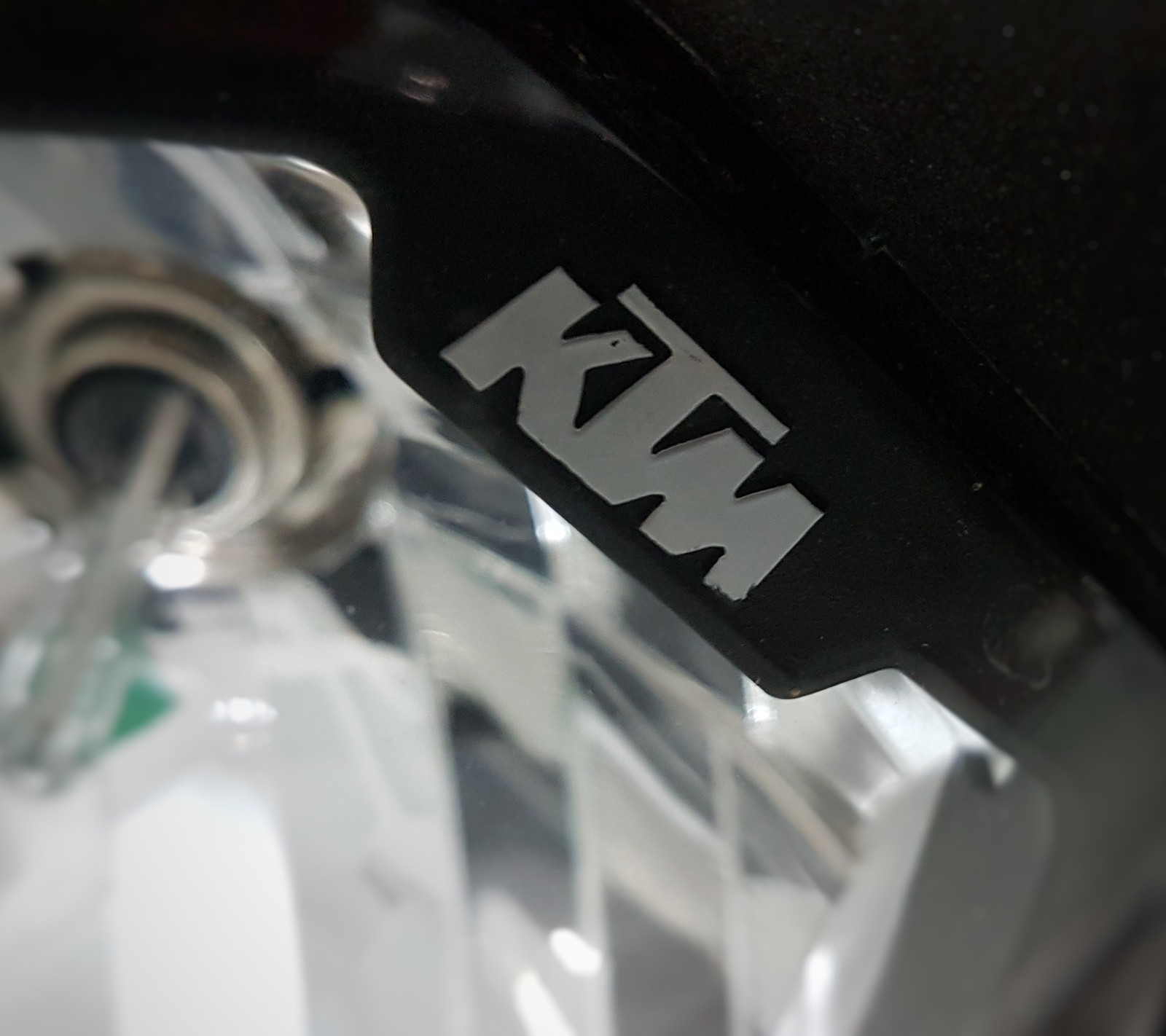 There is a close up of a motorcycle with a ktm logo on it (duke, ktm, moto)