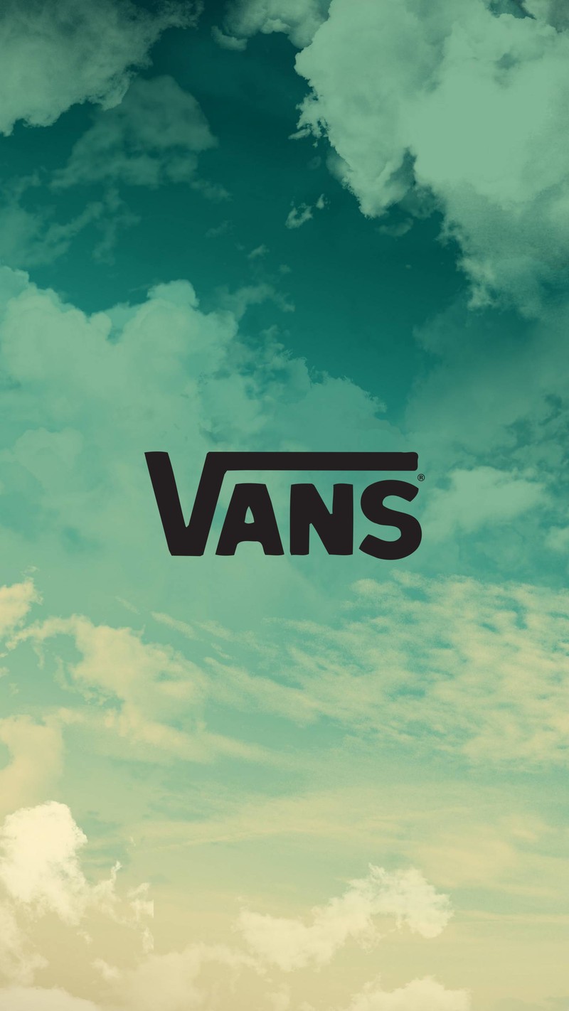 Логотип vans на фоне облачного неба (пляж, бренды, логотип, нация, природа)