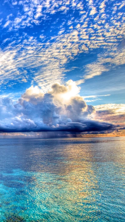 Impresionantes reflejos del océano bajo un cielo vibrante