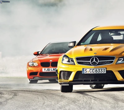 Dynamisches Duell: Mercedes-Benz C63 AMG gegen BMW M3 in Aktion