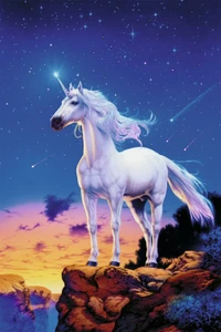 Un majestuoso unicornio se encuentra en la cima de un afloramiento rocoso, iluminado por un cielo estrellado y un vibrante atardecer, encarnando la esencia de la belleza mítica y la fantasía.