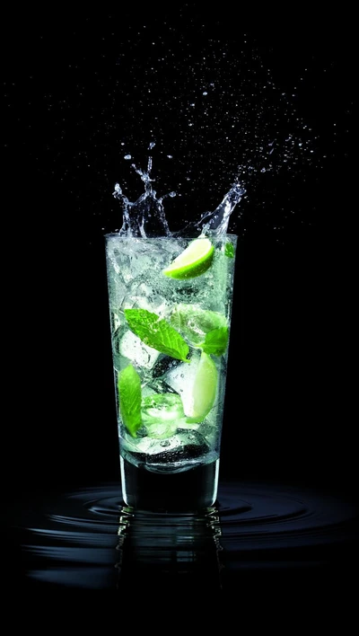 Mojito Bacardi refrescante com um toque de limão e hortelã.