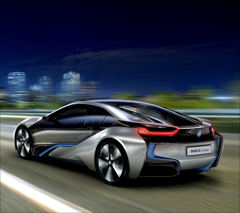 Концепт-кар bmw i8 на дороге ночью (bmw, машина)