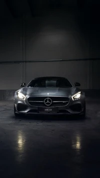 Mercedes AMG GT : Un portrait élégant en faible lumière