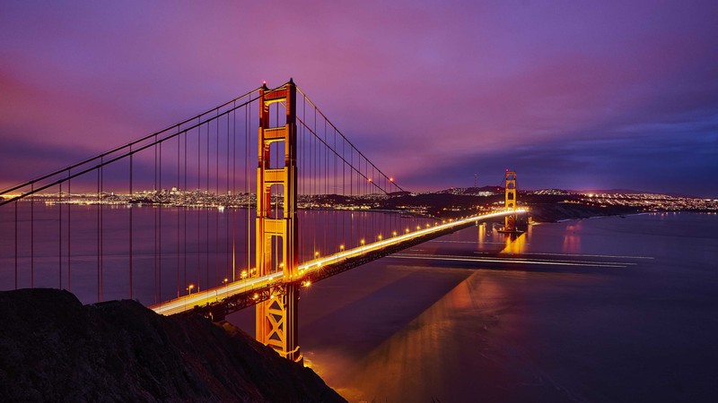 Вид на мост с длительной экспозицией огней (мост золотые ворота, golden gate bridge, подвесной мост, мост, вантовый мост)