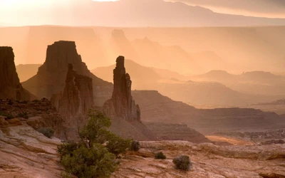 Badlands Majestueux : Un Coucher de Soleil Serein sur des Formations Rocheuses Uniques