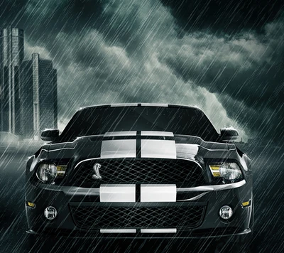 HD Mustang Shelby GT500 dans un cadre urbain orageux