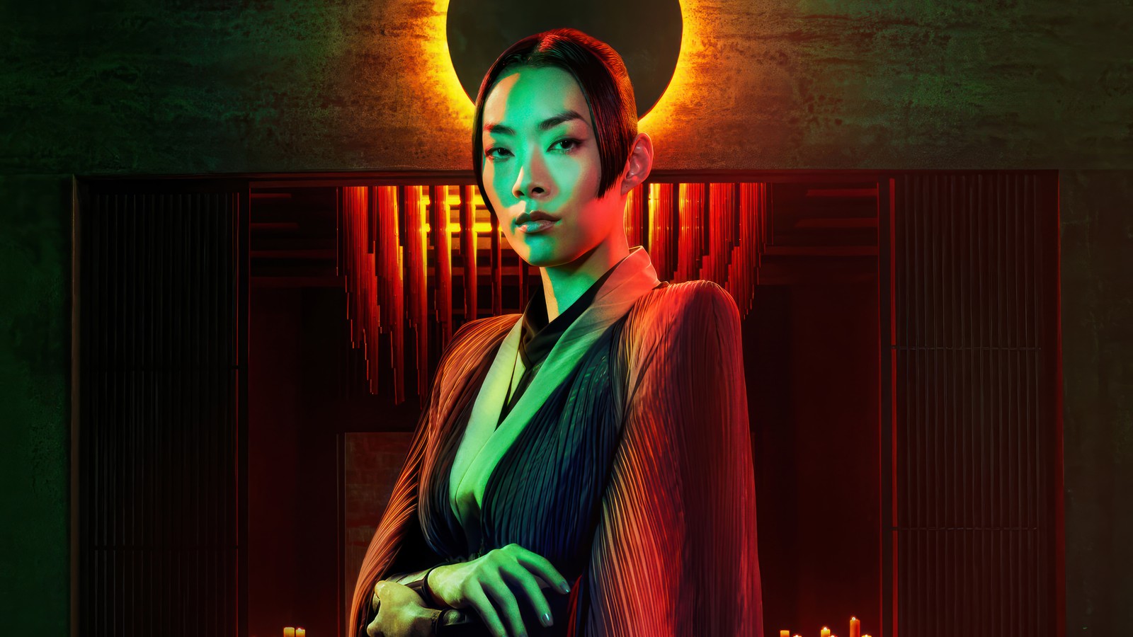 Une femme en robe noire se tient devant une lumière au néon (john wick chapitre 4, john wick chapter 4, film, 2023, rina sawayama)