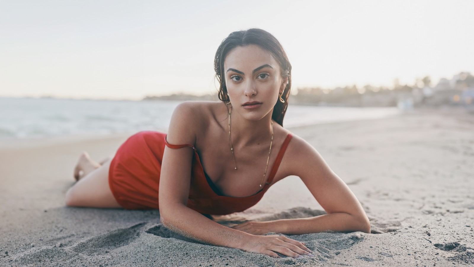 Téléchargez le fond d'écran camila mendes, plage, séance photo, vogue mexique, vogue mexico