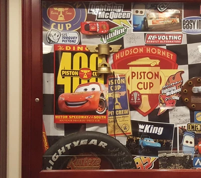 400 Collage de la Copa Piston con Rayo McQueen y Amigos