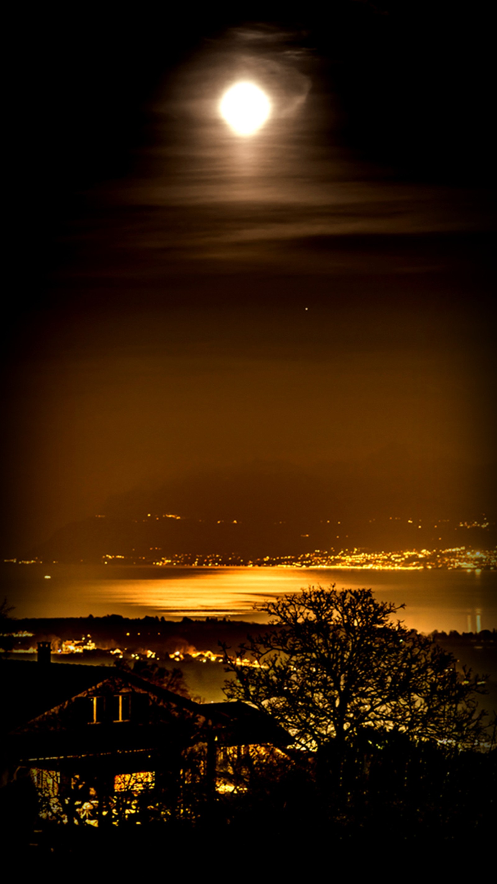 Descargar fondo de pantalla dorado, luz de luna