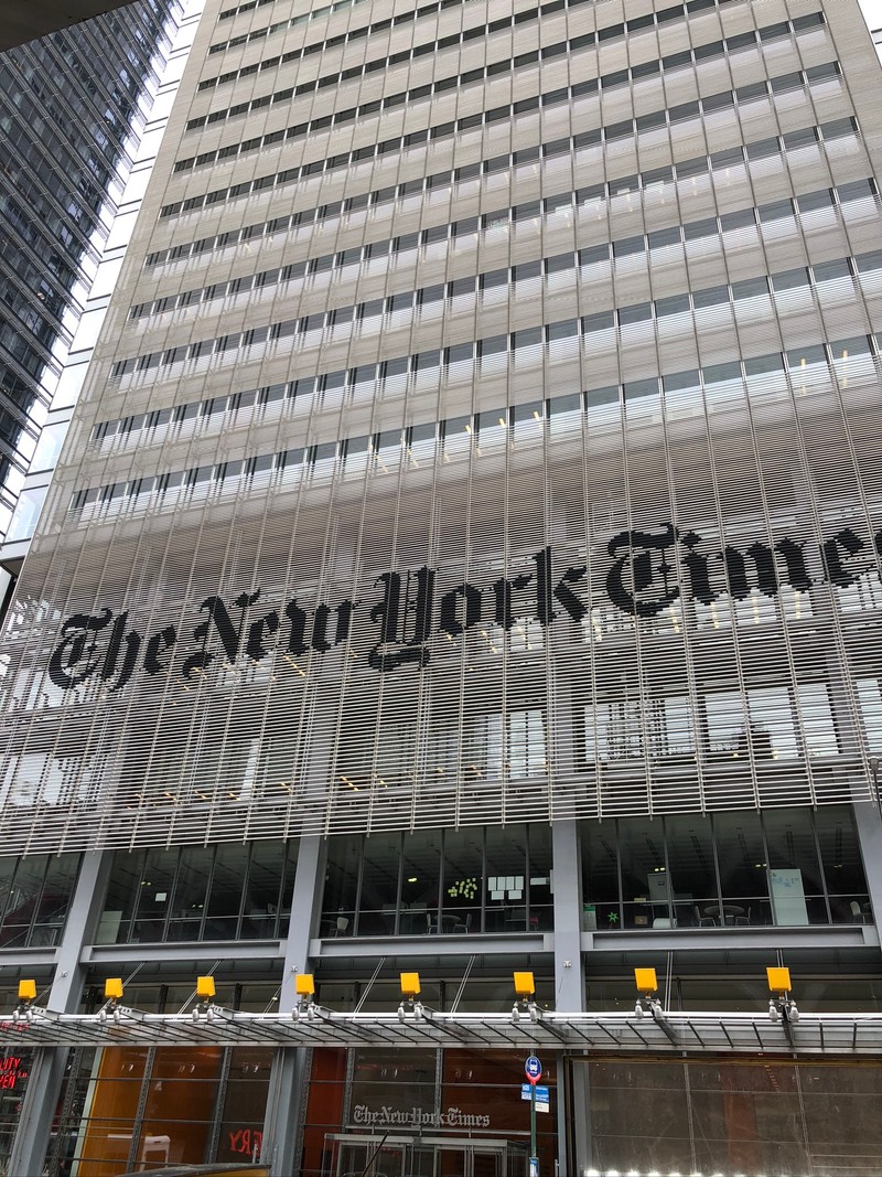 Аэрофотосъемка здания с вывеской "the new york times" (нью йорк, new york city, коммерческое здание, башенный блок, инжиниринг)