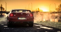 Nissan GT-R bei Sonnenuntergang, der sein schlankes Design und seine kraftvolle Präsenz zeigt.