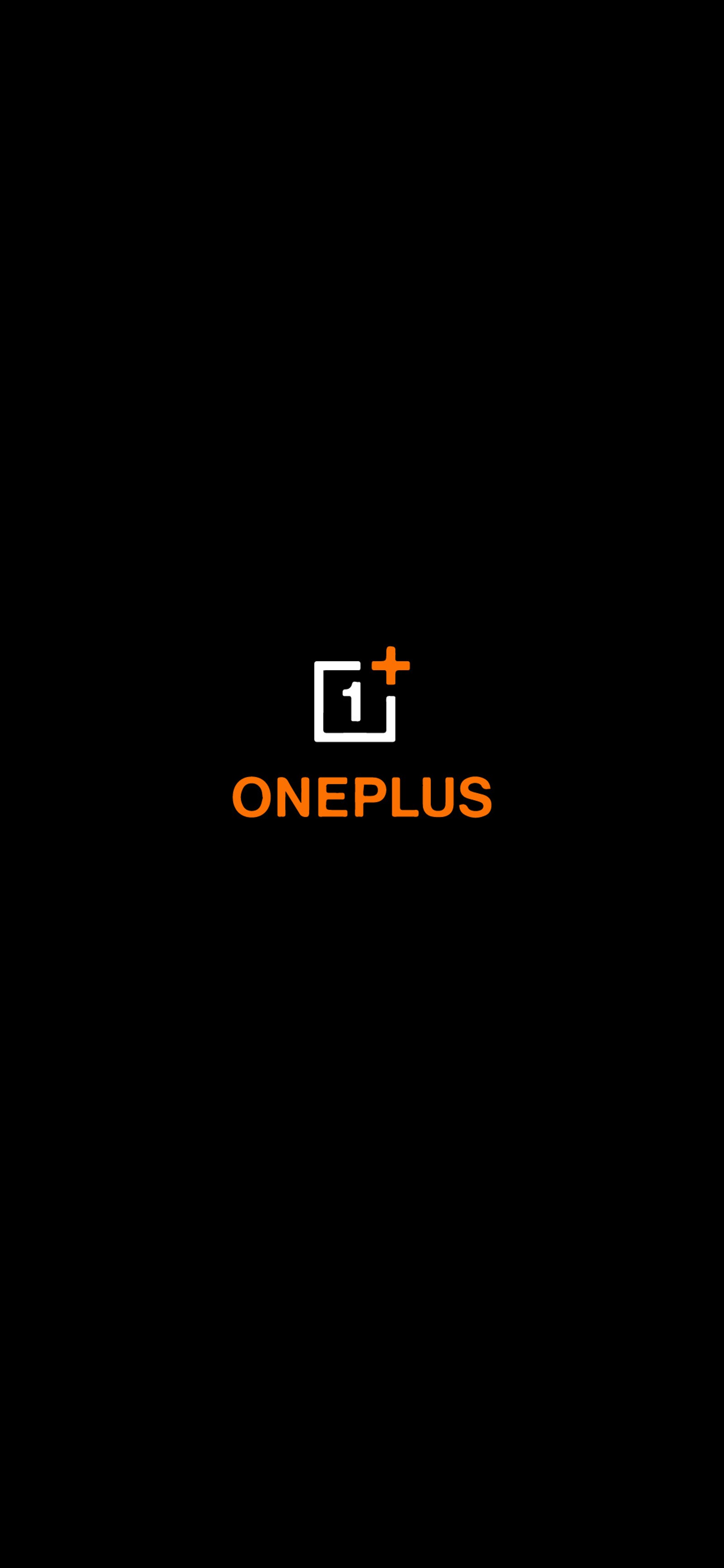 Um close de um celular com um logotipo oneplus nele (amoled, preto, escuro, iphone, mclaren)