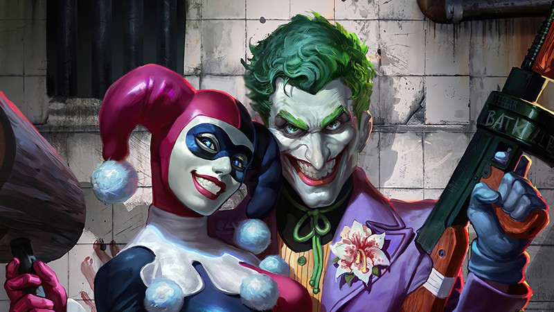 Статуя бэтмена и харли с оружием перед кирпичной стеной (джокер, joker, harley quinn, dc comics, комиксы)