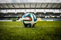 WM-Stadion 2018 mit Fußball auf Kunstrasen