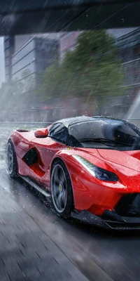 LaFerrari en movimiento: un llamativo superdeportivo rojo atravesando calles empapadas de lluvia.