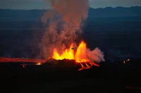 Erupção espetacular em Holuhraun: A exibição flamejante de um vulcão escudo