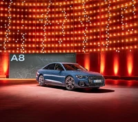 Audi A8 Quattro S Line 2021 dans une configuration d'éclairage dynamique