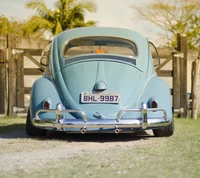 Volkswagen Beetle vintage en azul suave con líneas clásicas