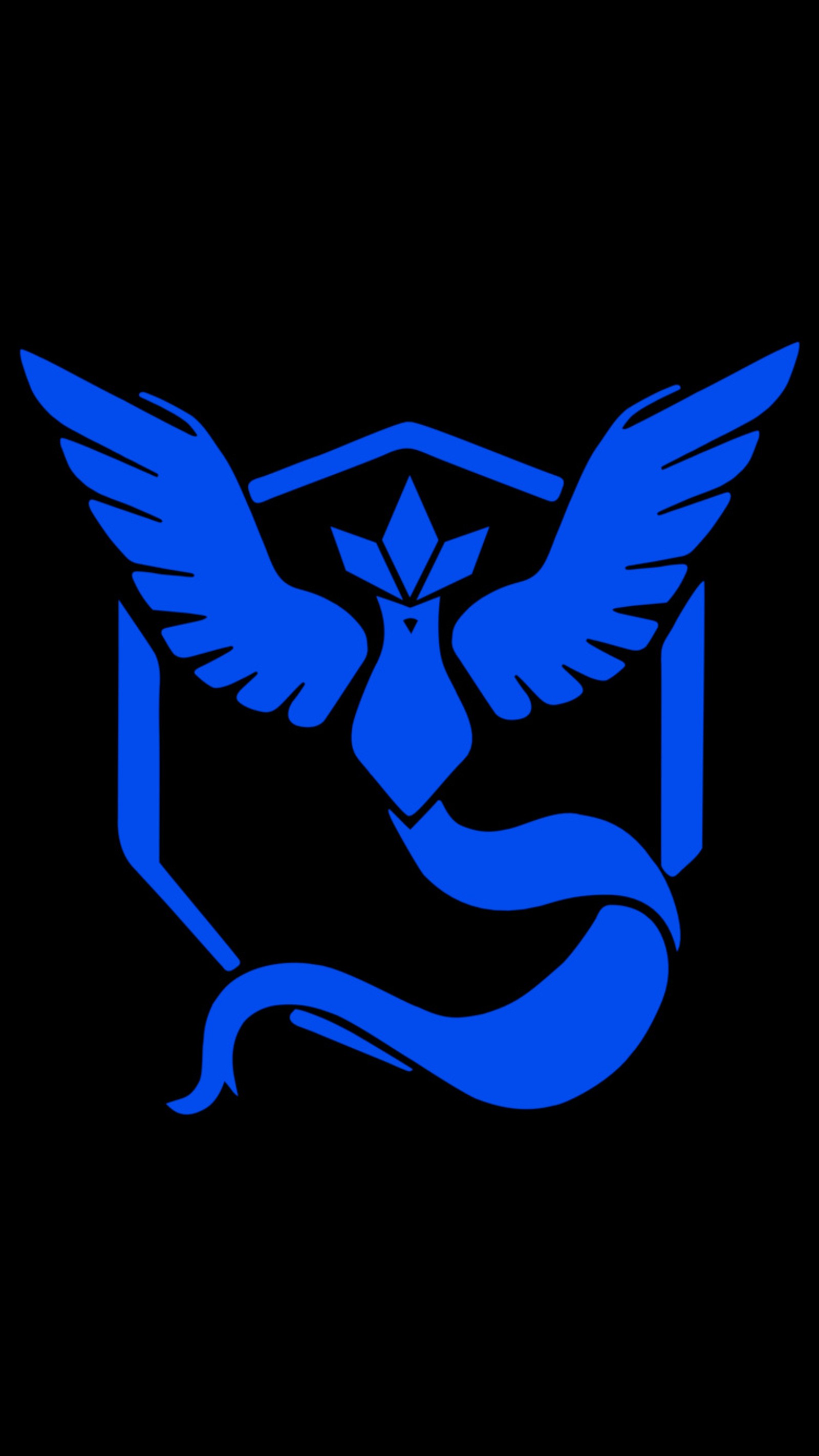 Un logotipo azul con un pájaro y una serpiente en él (azul, ir, místico, pokemon, pokémon go)