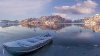 Manhã de inverno tranquila em um lago coberto de neve