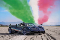 Pagani Huayra Tricolore avec des effets de fumée italiens sur la piste