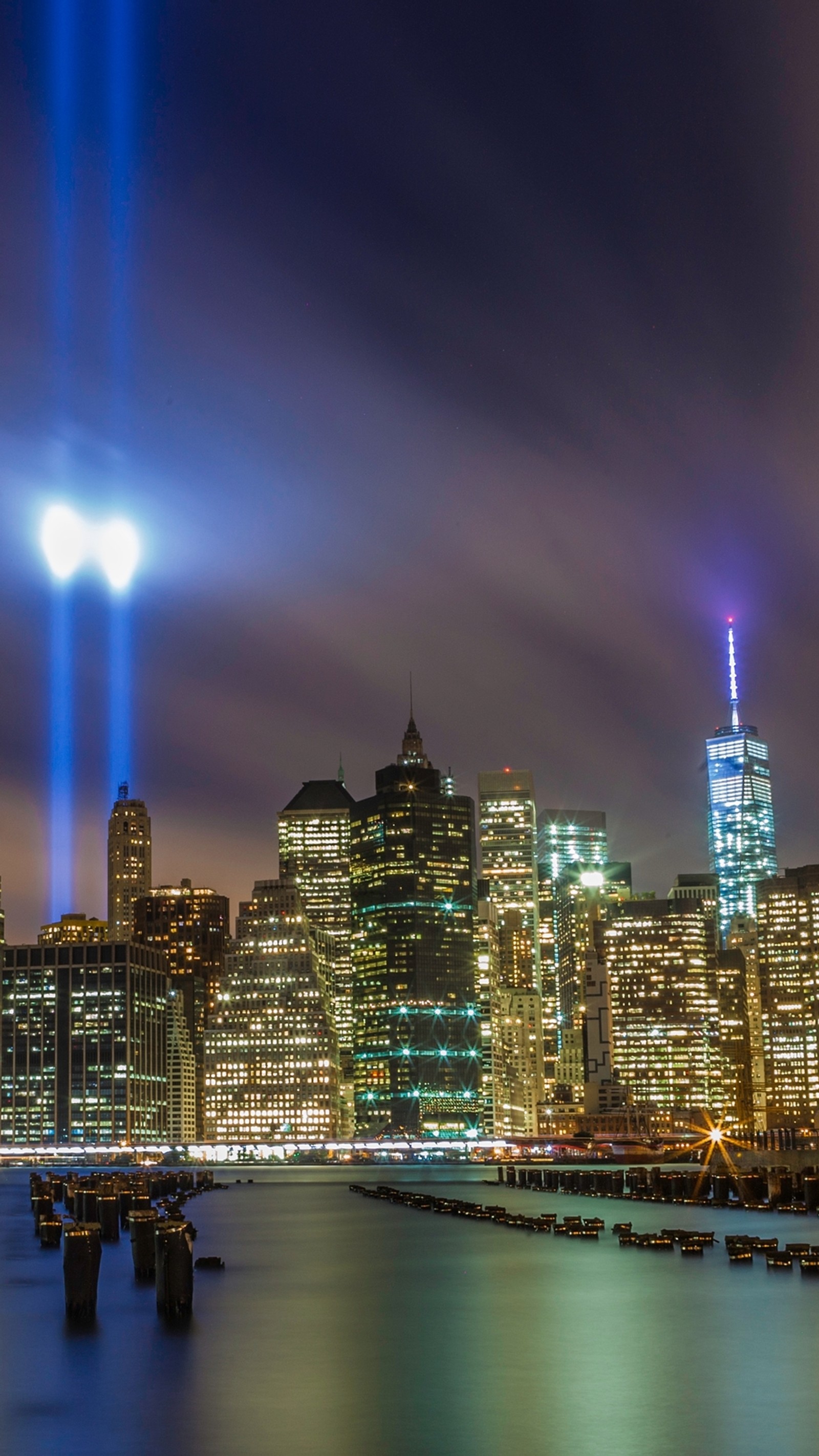 Image d'un ciel de ville la nuit avec des lumières (911, bâtiment, ville, new york, nyc)