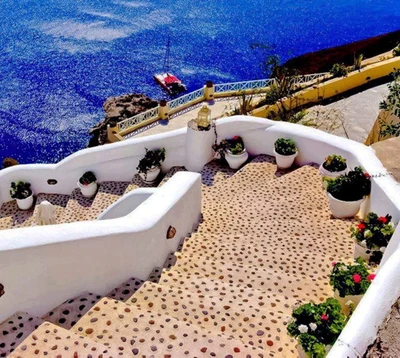 Impresionantes escaleras de Santorini con vistas a mares azules