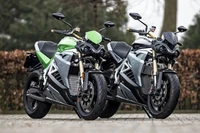 Dynamisches Paar elektrischer Sportmotorräder: Harley Davidson Livewire Modelle