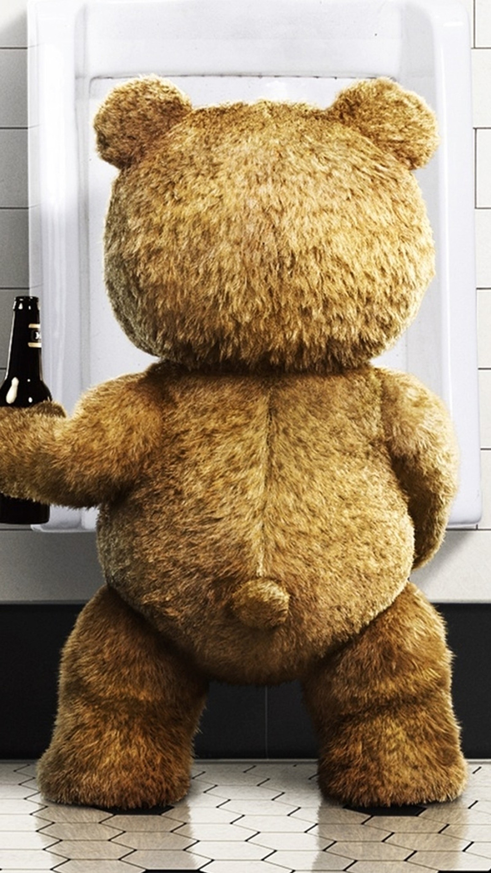 Un ours en peluche tenant une bouteille de bière (ours, comédie, film, ted)