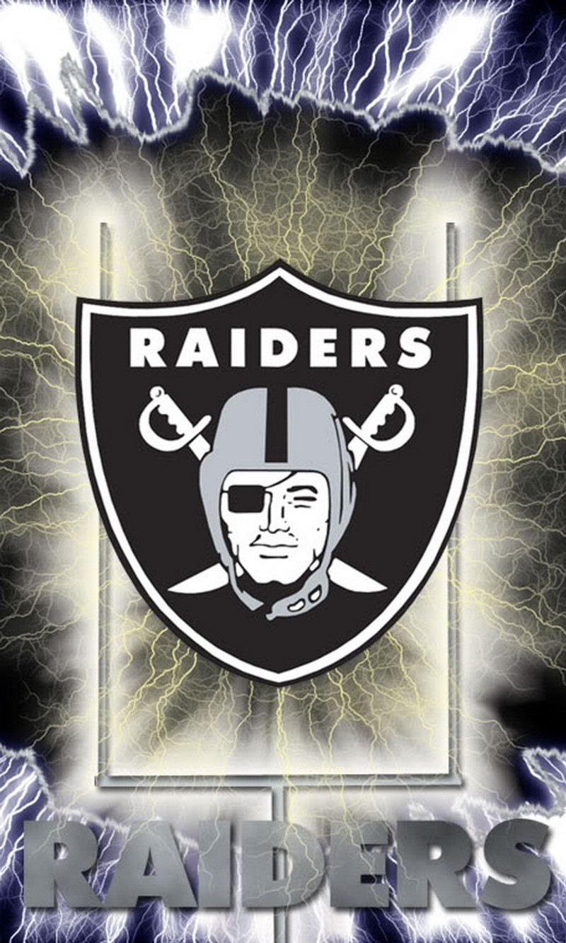 Логотип команды nfl oakland raiders на фоне молний (футбол, nfl, окленд рейдерс, oakland raiders, рейдеры)