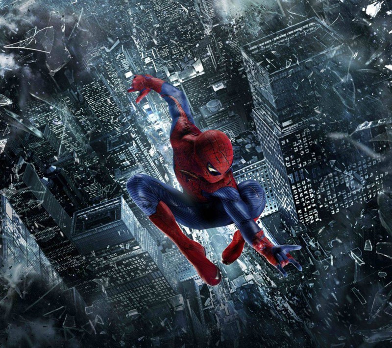 Spider-man volant à travers la ville dans the amazing spider-man (iirs5, jdhejk)